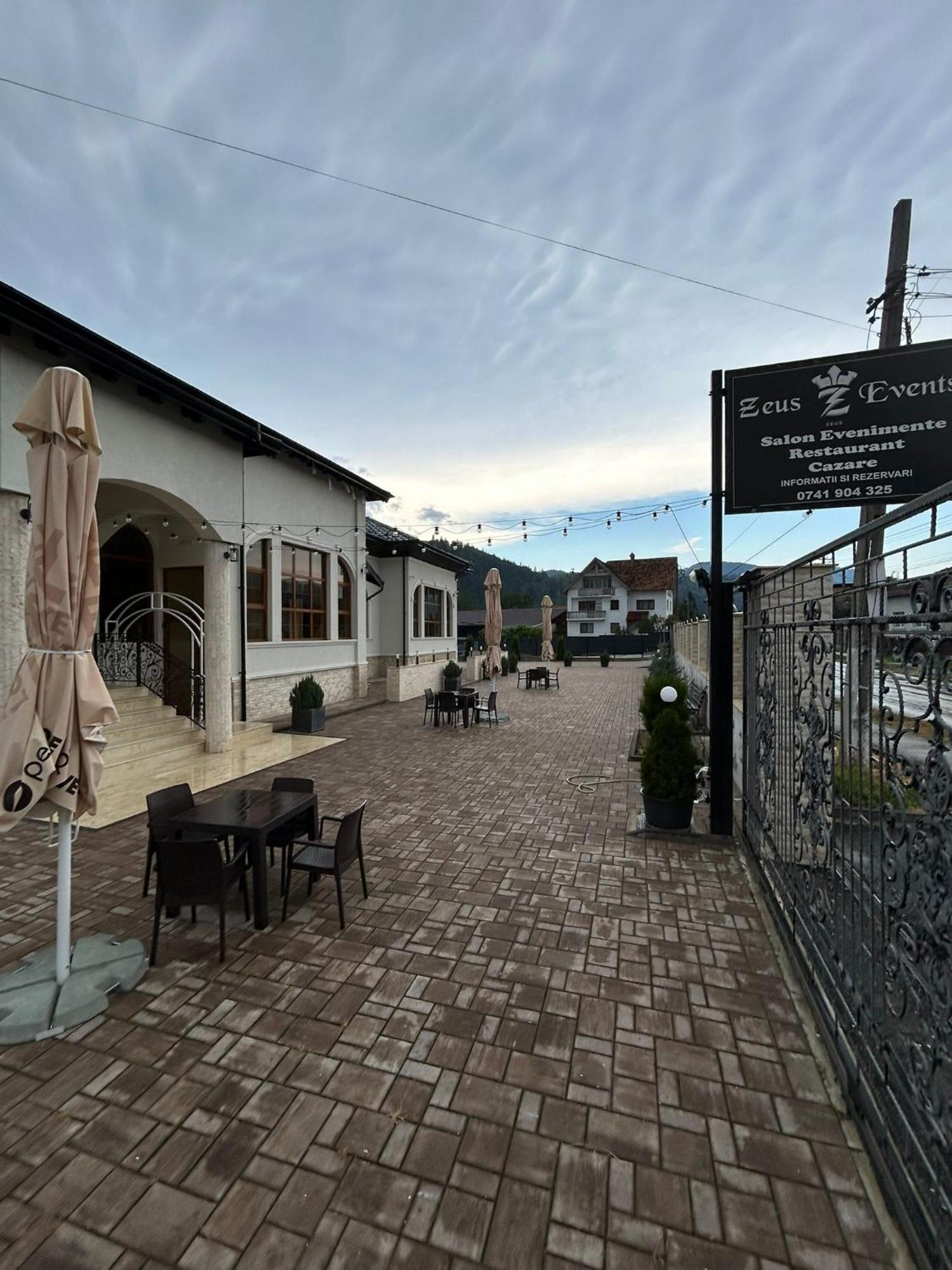 Complex Zeus Hotel Leresti Exterior photo