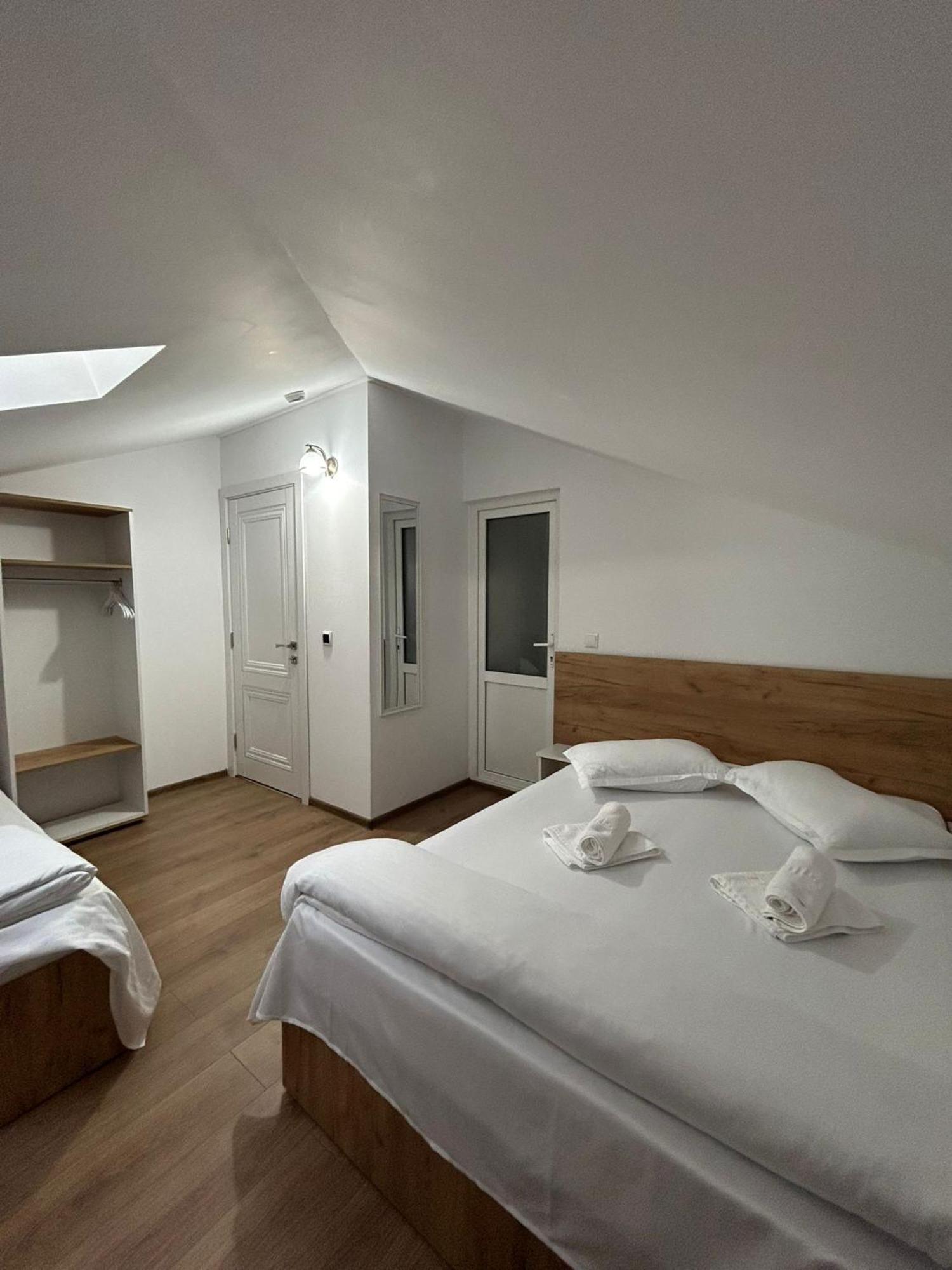 Complex Zeus Hotel Leresti Room photo