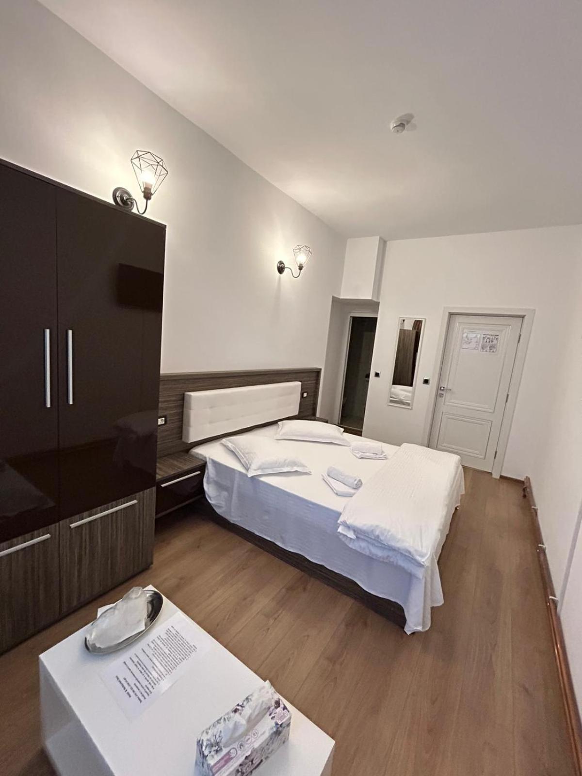 Complex Zeus Hotel Leresti Exterior photo