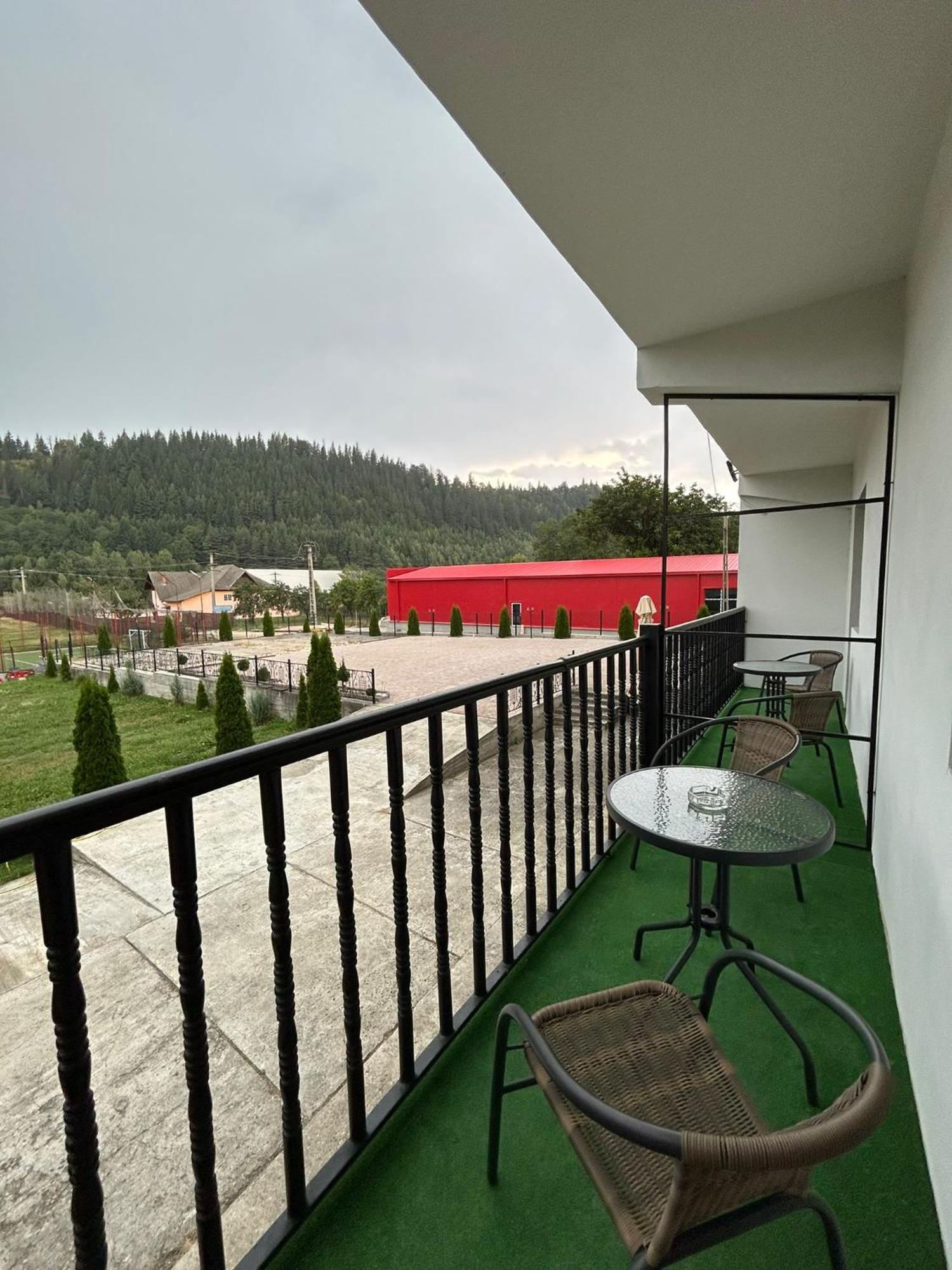 Complex Zeus Hotel Leresti Exterior photo